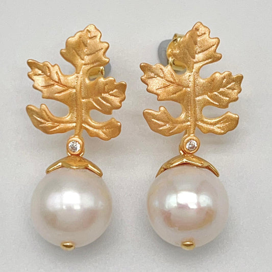 Retro Wind. Edison Pearl Earring in Silver 925. White . Maple Leaf