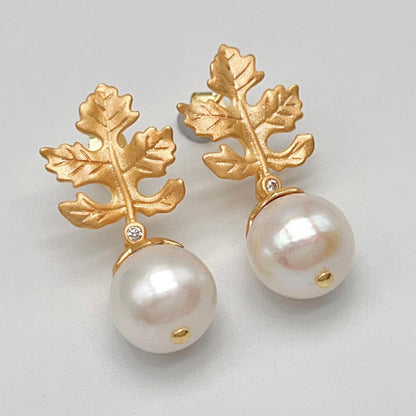 Retro Wind. Edison Pearl Earring in Silver 925. White . Maple Leaf