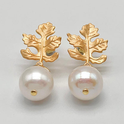 Retro Wind. Edison Pearl Earring in Silver 925. White . Maple Leaf