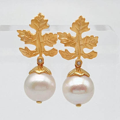Retro Wind. Edison Pearl Earring in Silver 925. White . Maple Leaf