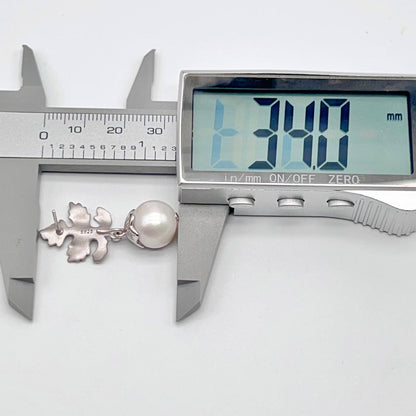 Retro Wind. Edison Pearl Earring in Silver 925. White . Maple Leaf