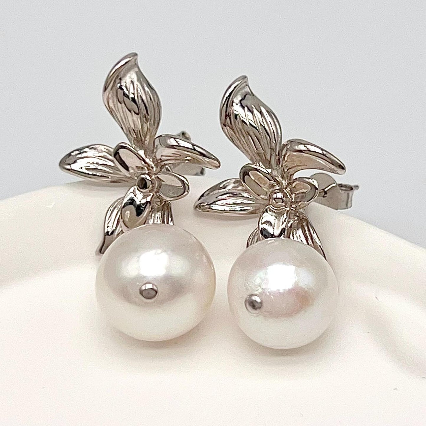 Floral Pattern Pearl Earring In Silver 925