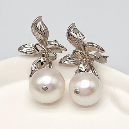 Floral Pattern Pearl Earring In Silver 925