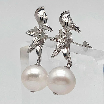 Floral Pattern Pearl Earring In Silver 925