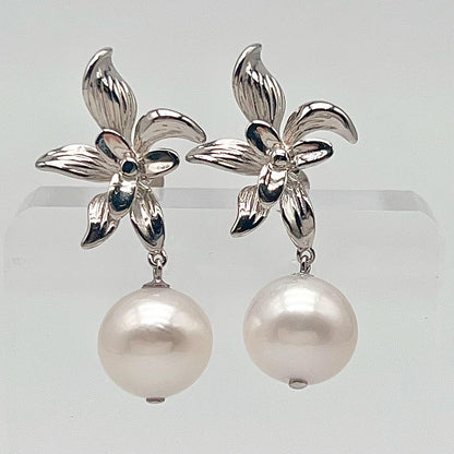 Floral Pattern Pearl Earring In Silver 925