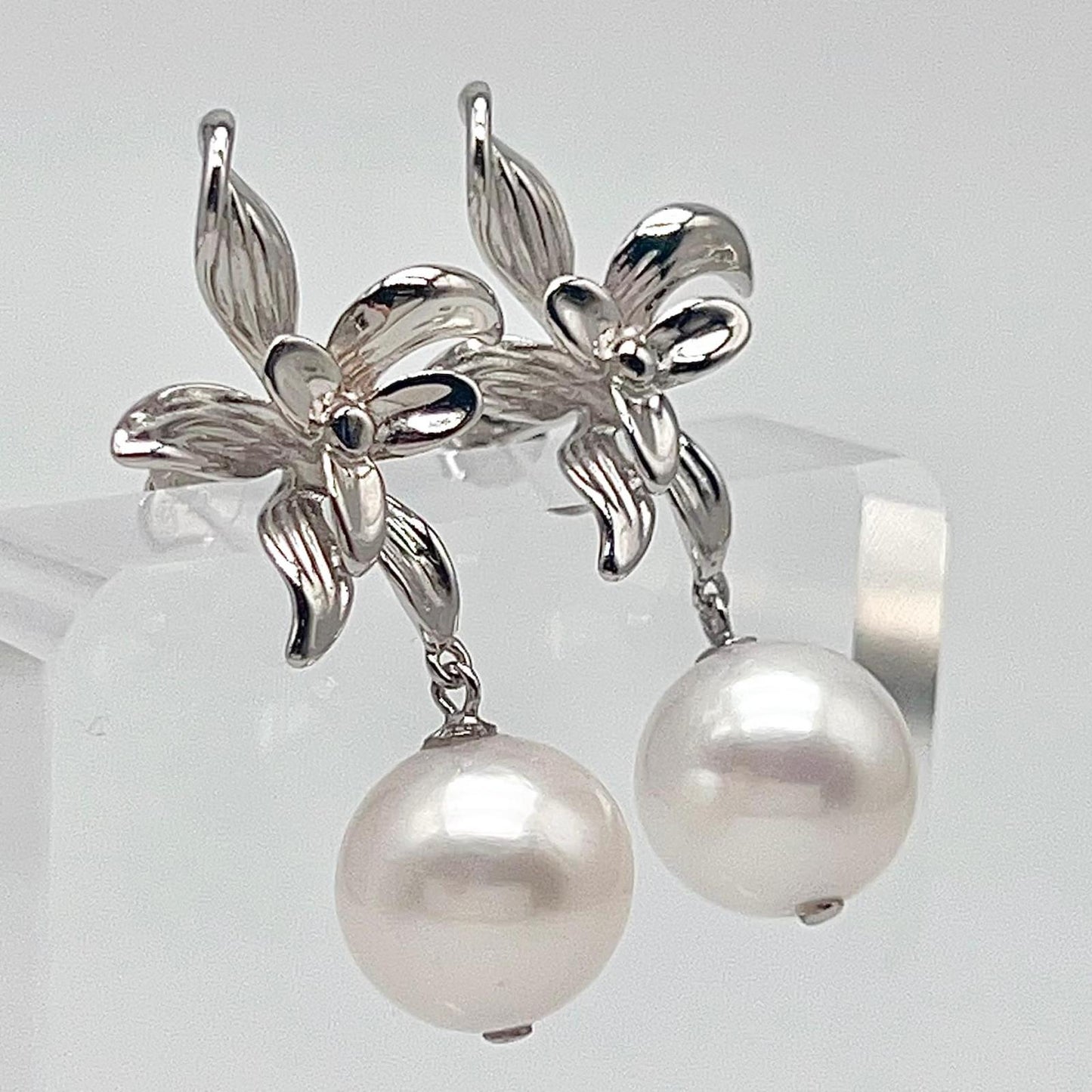 Floral Pattern Pearl Earring In Silver 925