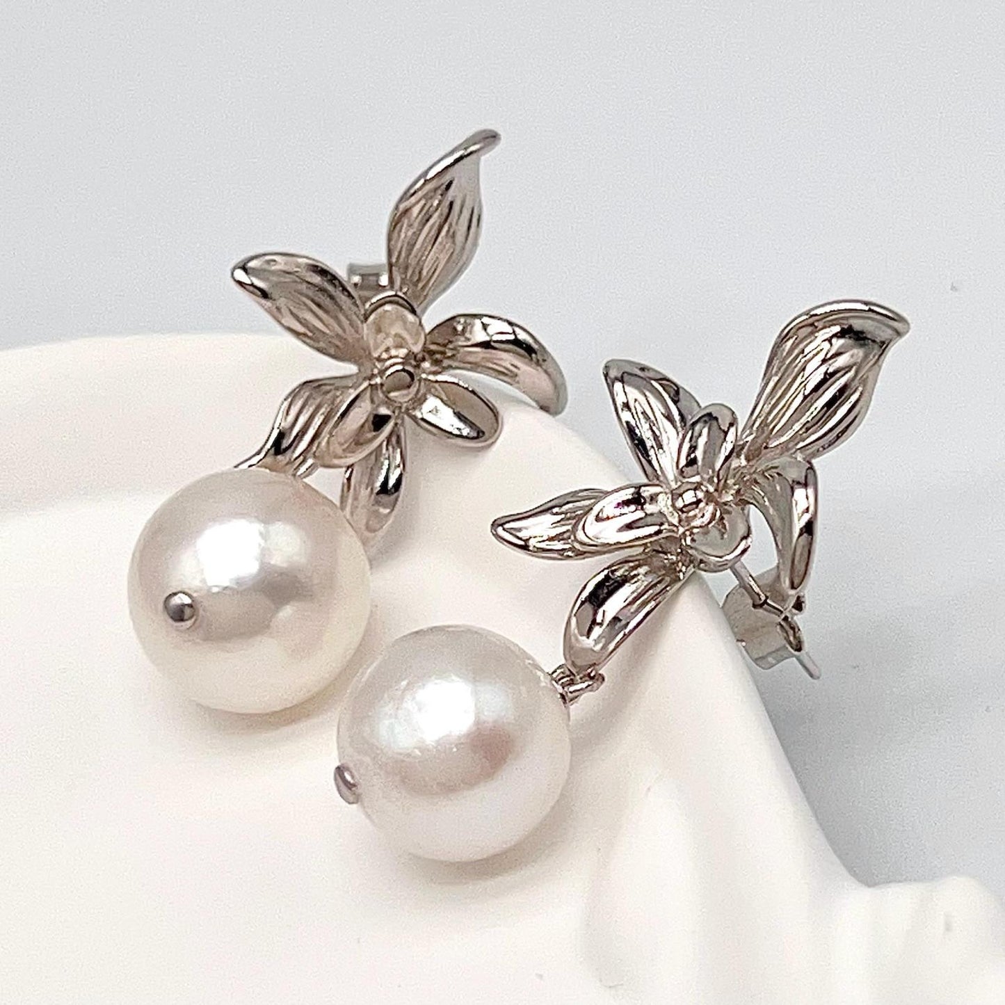 Floral Pattern Pearl Earring In Silver 925