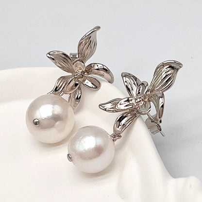 Floral Pattern Pearl Earring In Silver 925