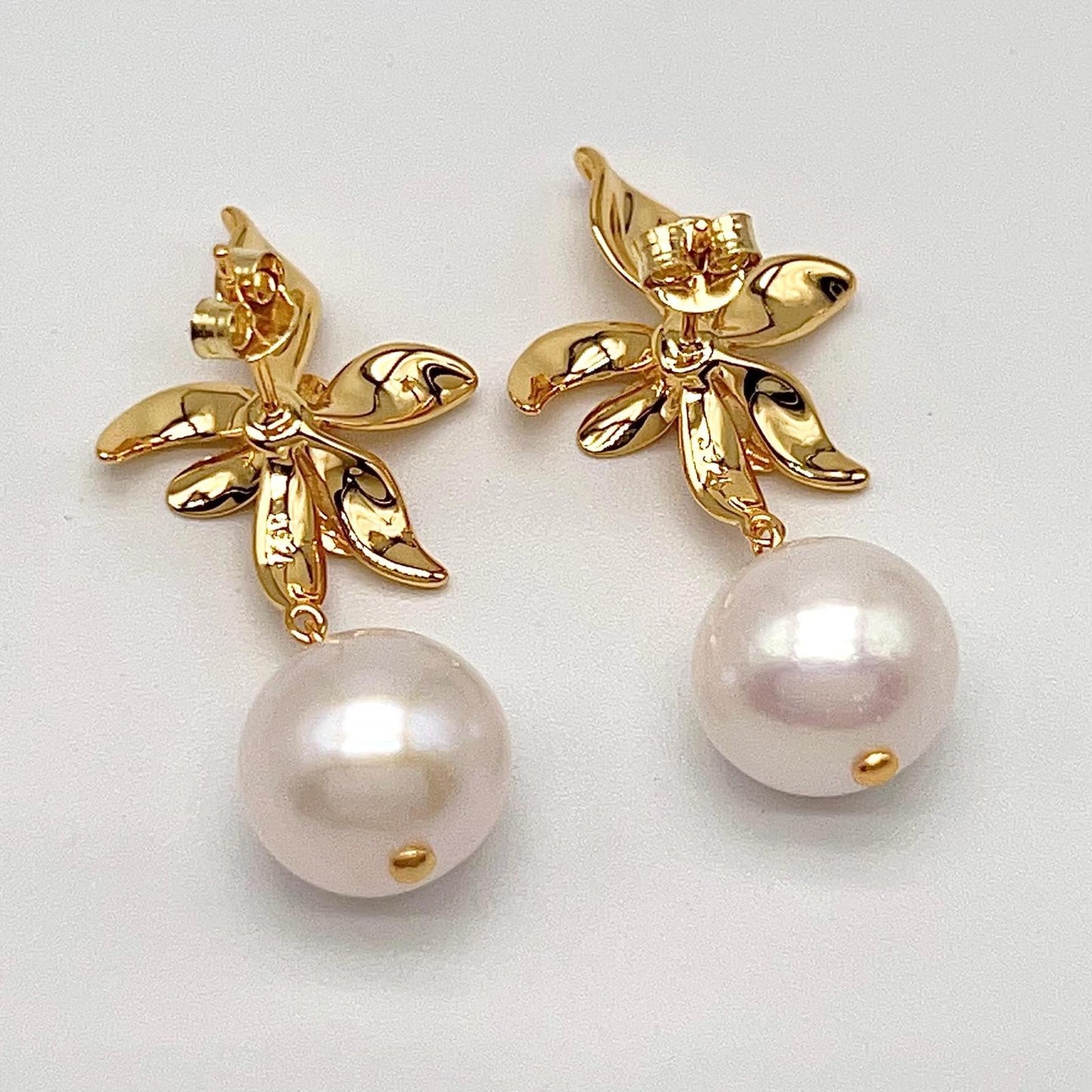 Floral Pattern Pearl Earring In Silver 925