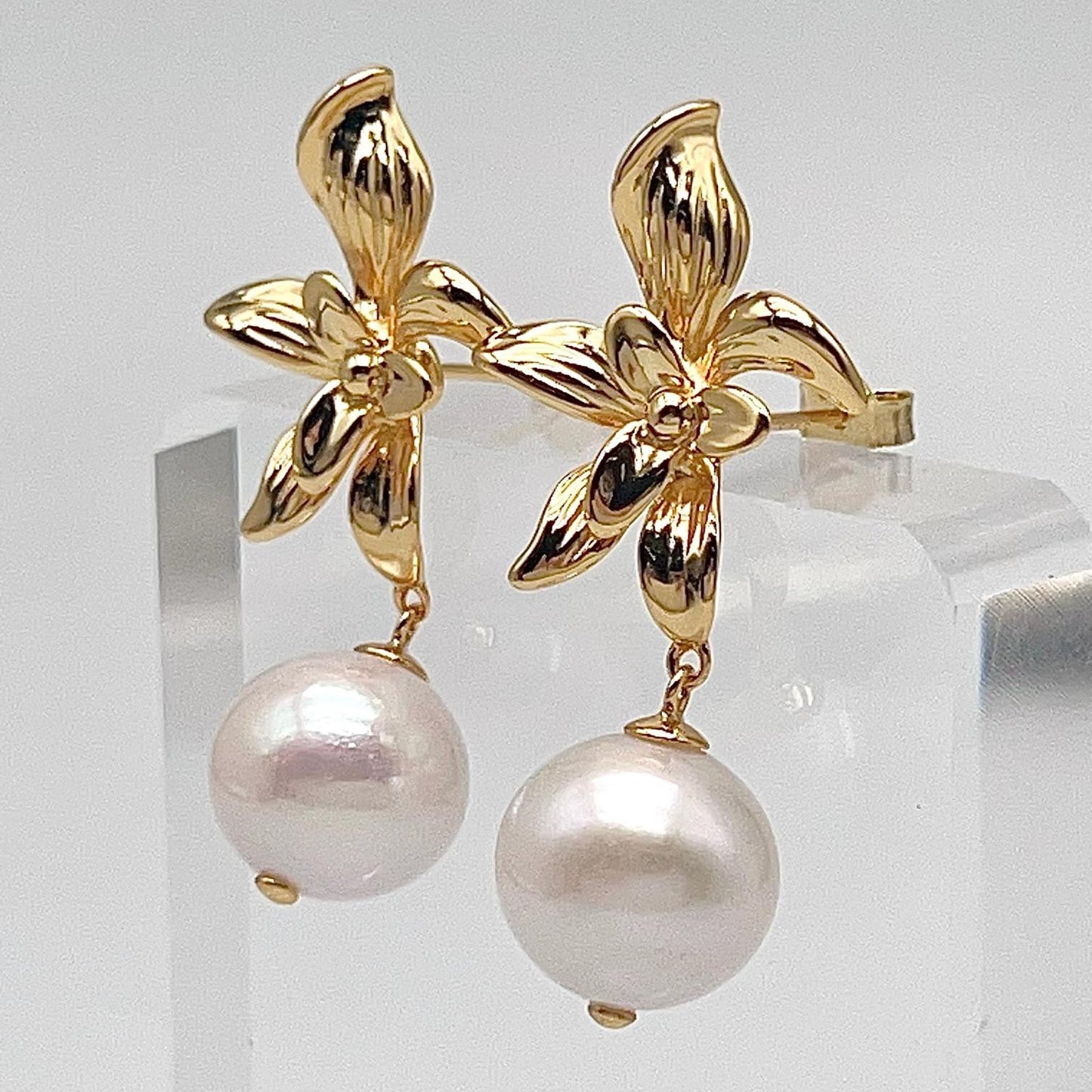 Floral Pattern Pearl Earring In Silver 925