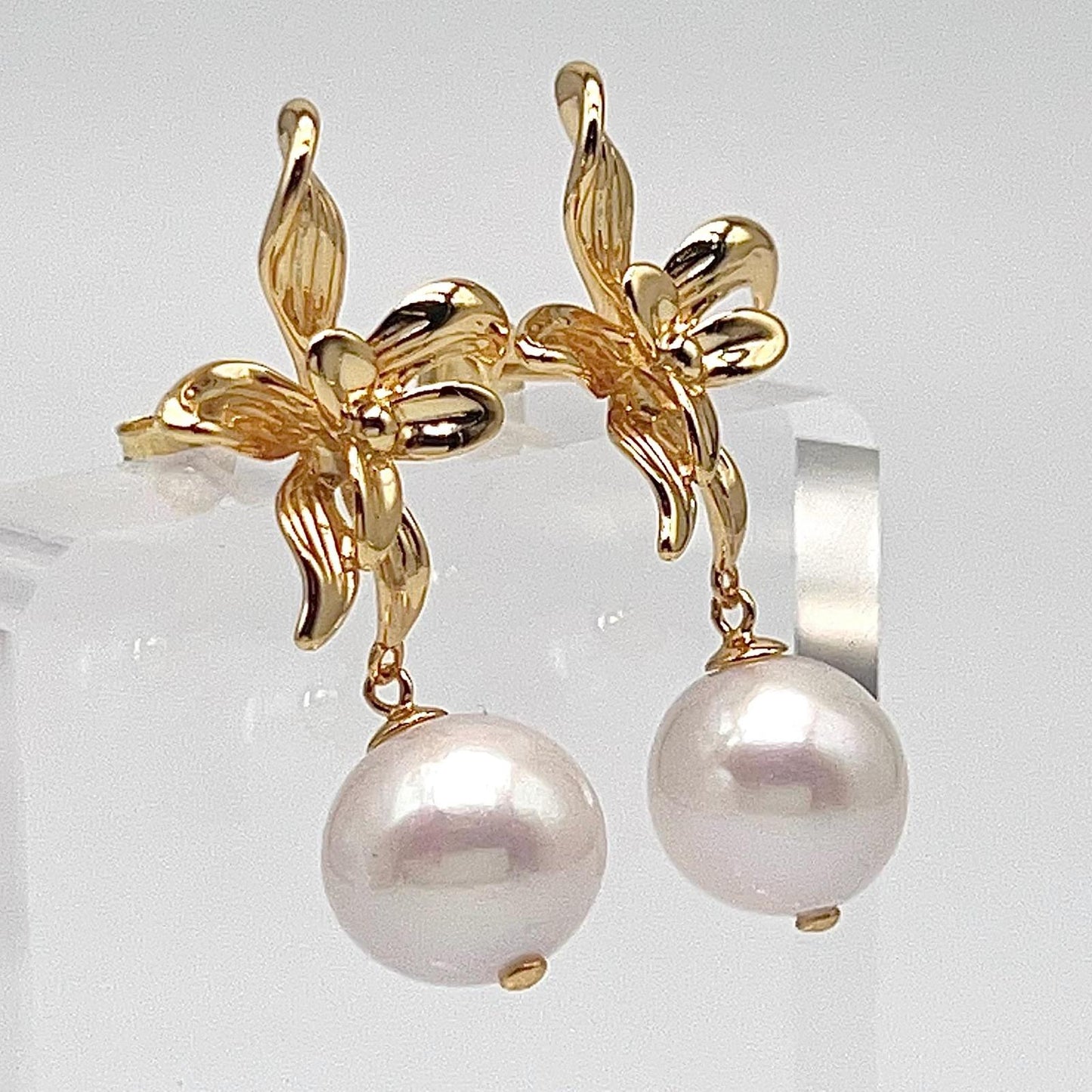 Floral Pattern Pearl Earring In Silver 925