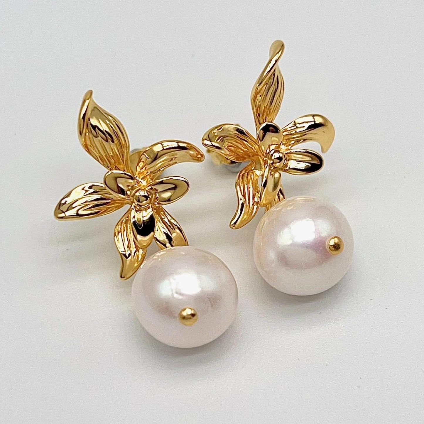 Floral Pattern Pearl Earring In Silver 925