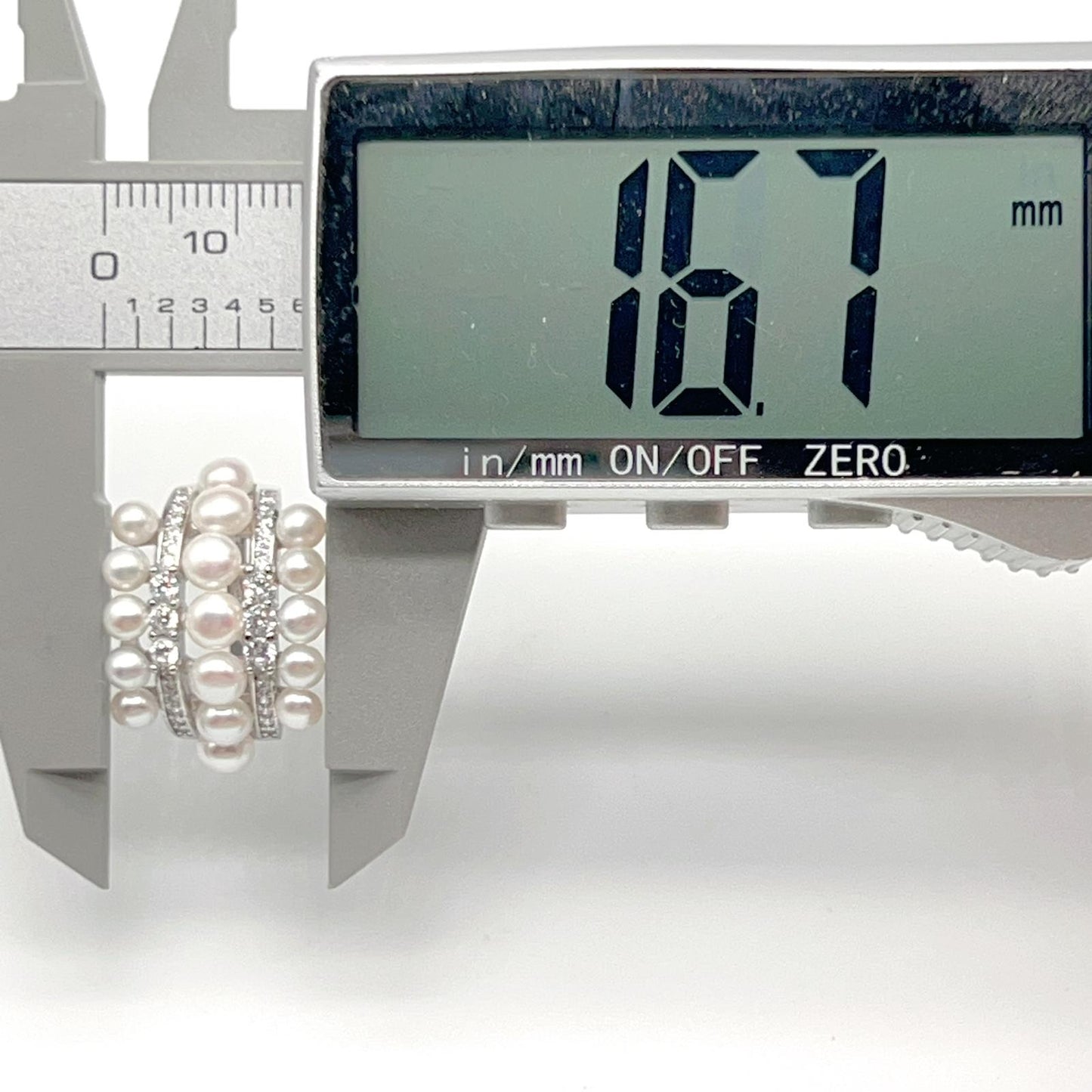 Antique Impression . Multi-pearl Ring in Silver 925 . 3 Line Button