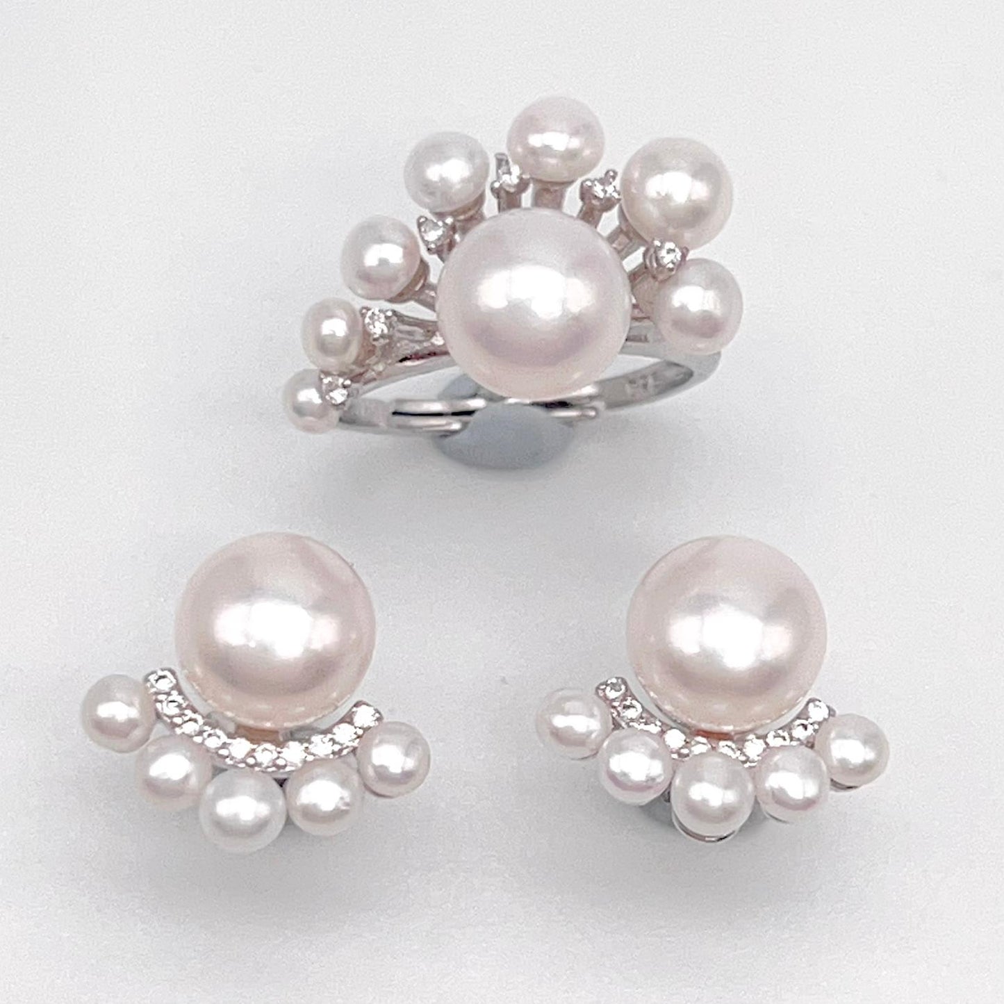 Antique Impression . Multi-pearl Ring & Earring Set in Silver 925 . Button & Lash