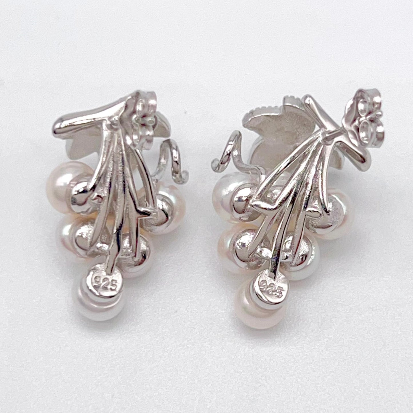 Antique Impression. Multi-pearl Earring in Silver 925. Pearl Grape