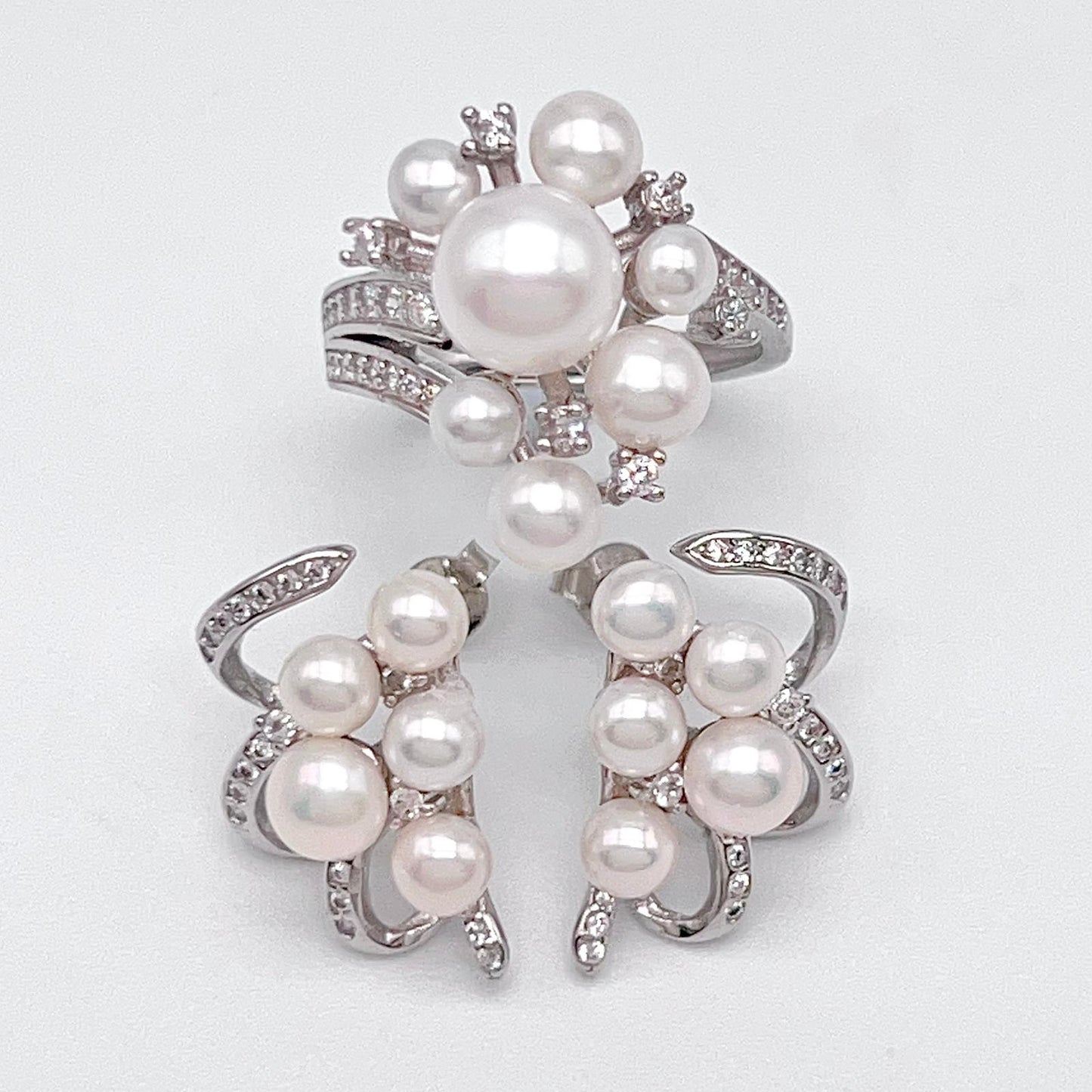 Antique Impression. Multi-pearl Ring and Earring Set in Silver 925. Ribbon & Snowball