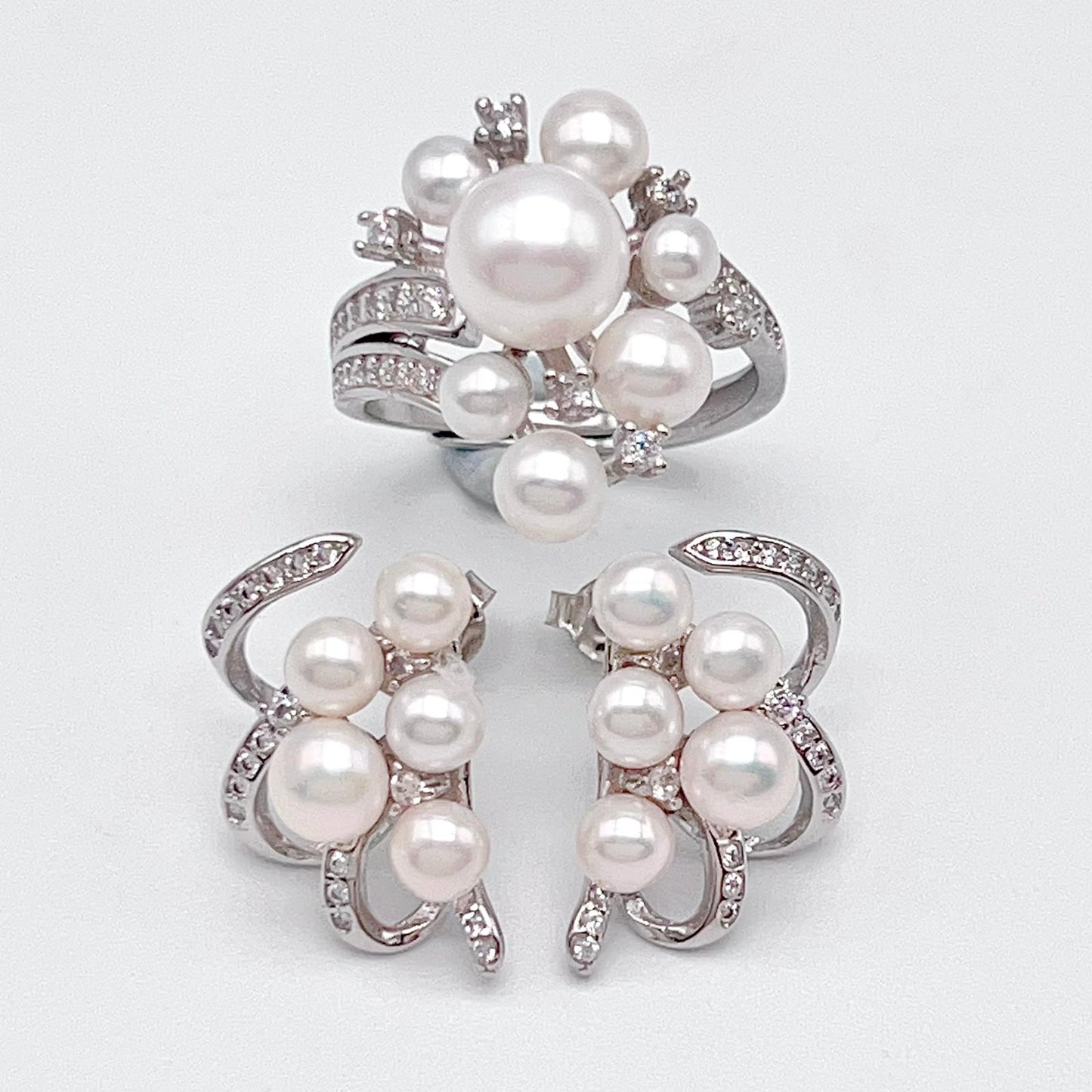 Antique Impression. Multi-pearl Ring and Earring Set in Silver 925. Ribbon & Snowball