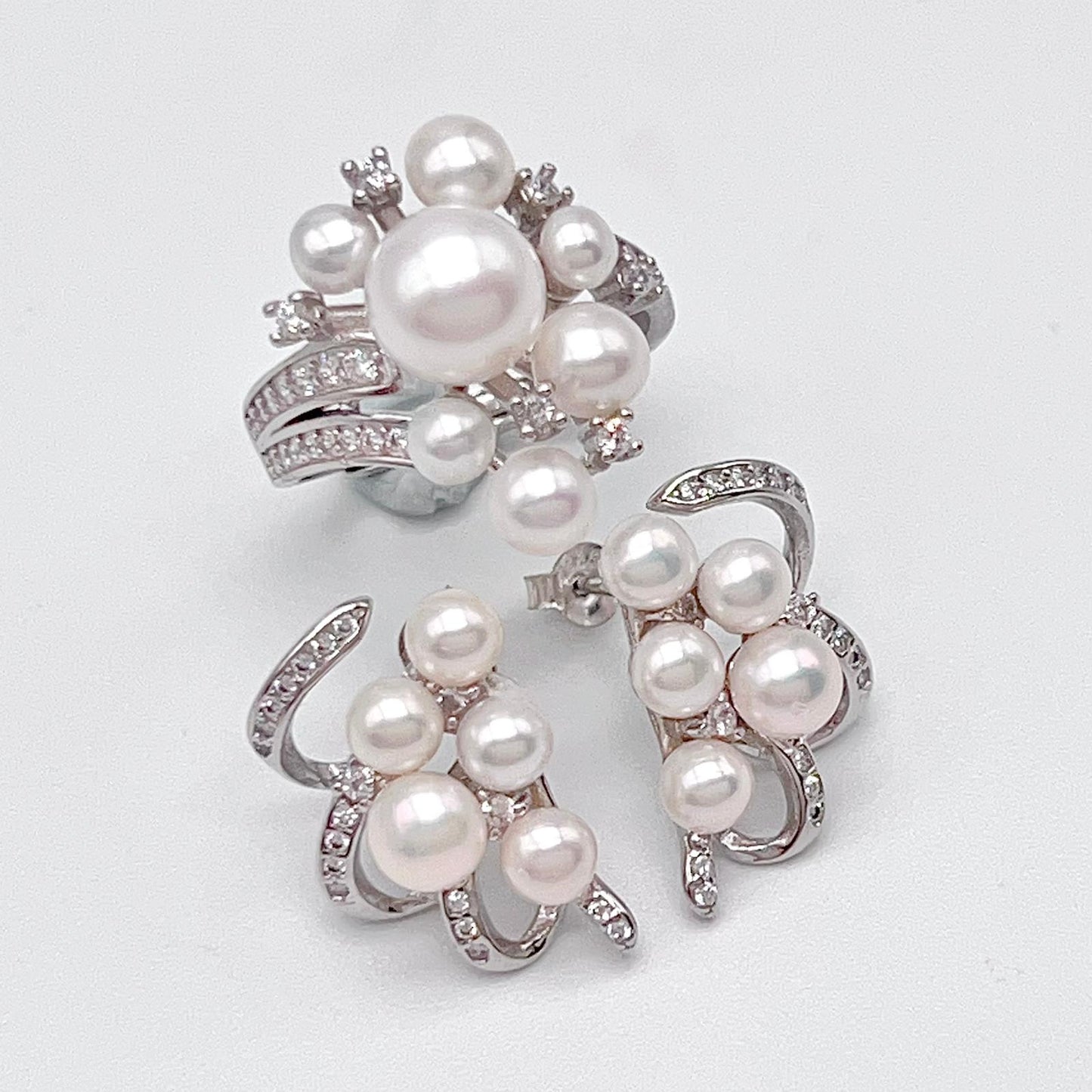 Antique Impression. Multi-pearl Ring and Earring Set in Silver 925. Ribbon & Snowball