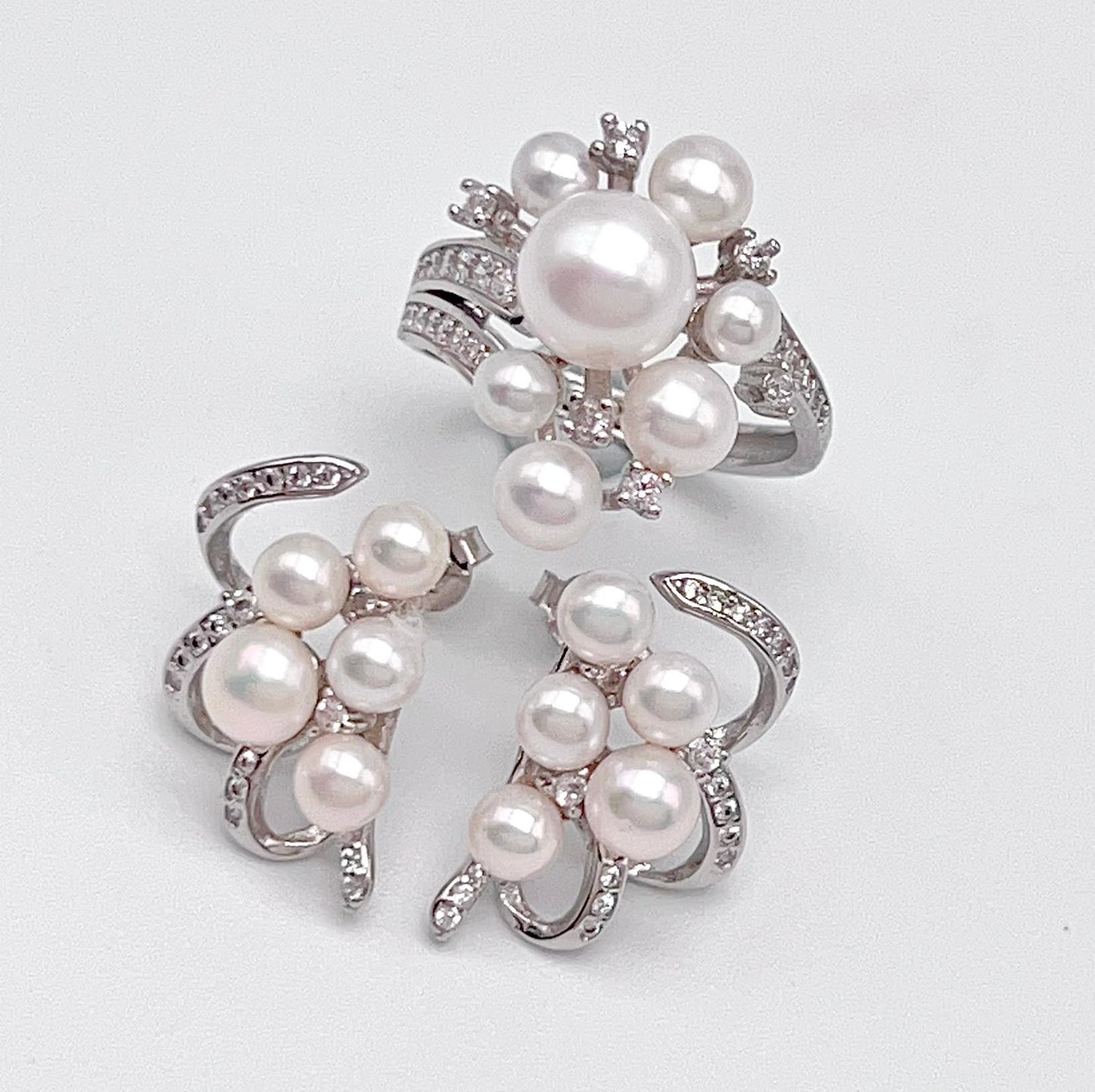 Antique Impression. Multi-pearl Ring and Earring Set in Silver 925. Ribbon & Snowball