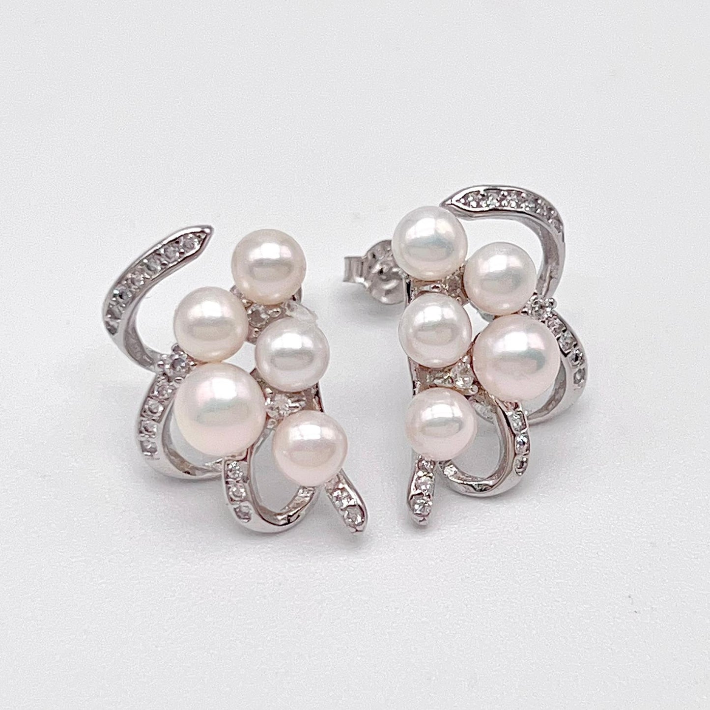 Antique Impression. Multi-pearl Ring and Earring Set in Silver 925. Ribbon & Snowball