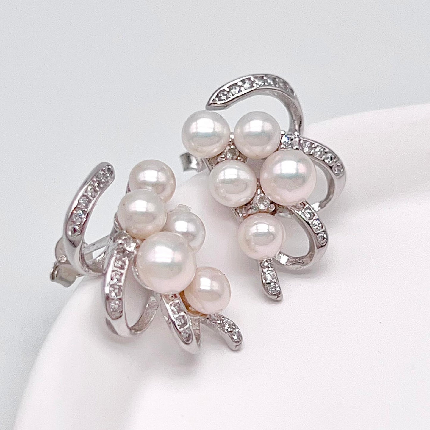 Antique Impression. Multi-pearl Ring and Earring Set in Silver 925. Ribbon & Snowball