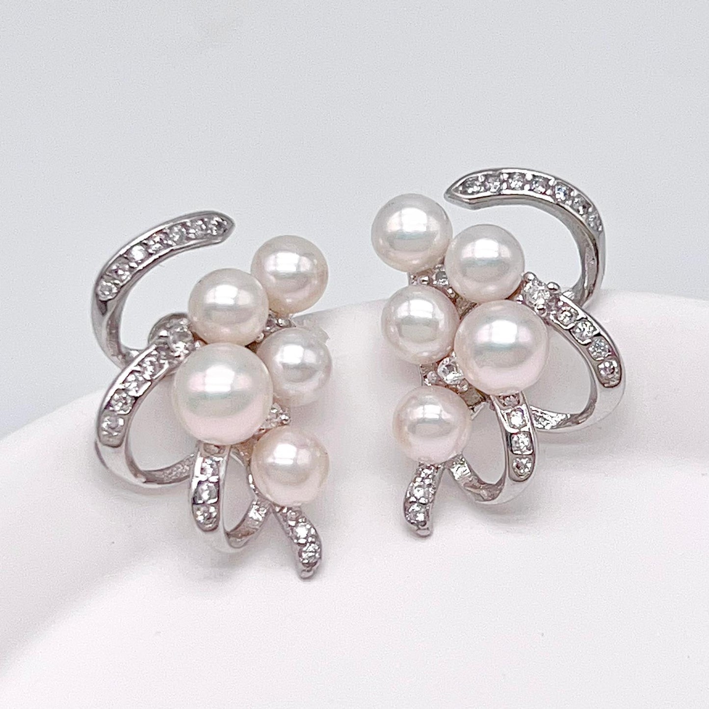 Antique Impression. Multi-pearl Ring and Earring Set in Silver 925. Ribbon & Snowball