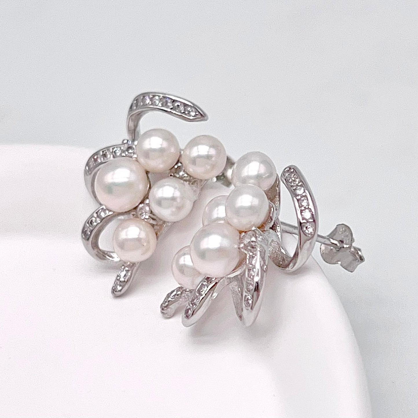 Antique Impression. Multi-pearl Ring and Earring Set in Silver 925. Ribbon & Snowball