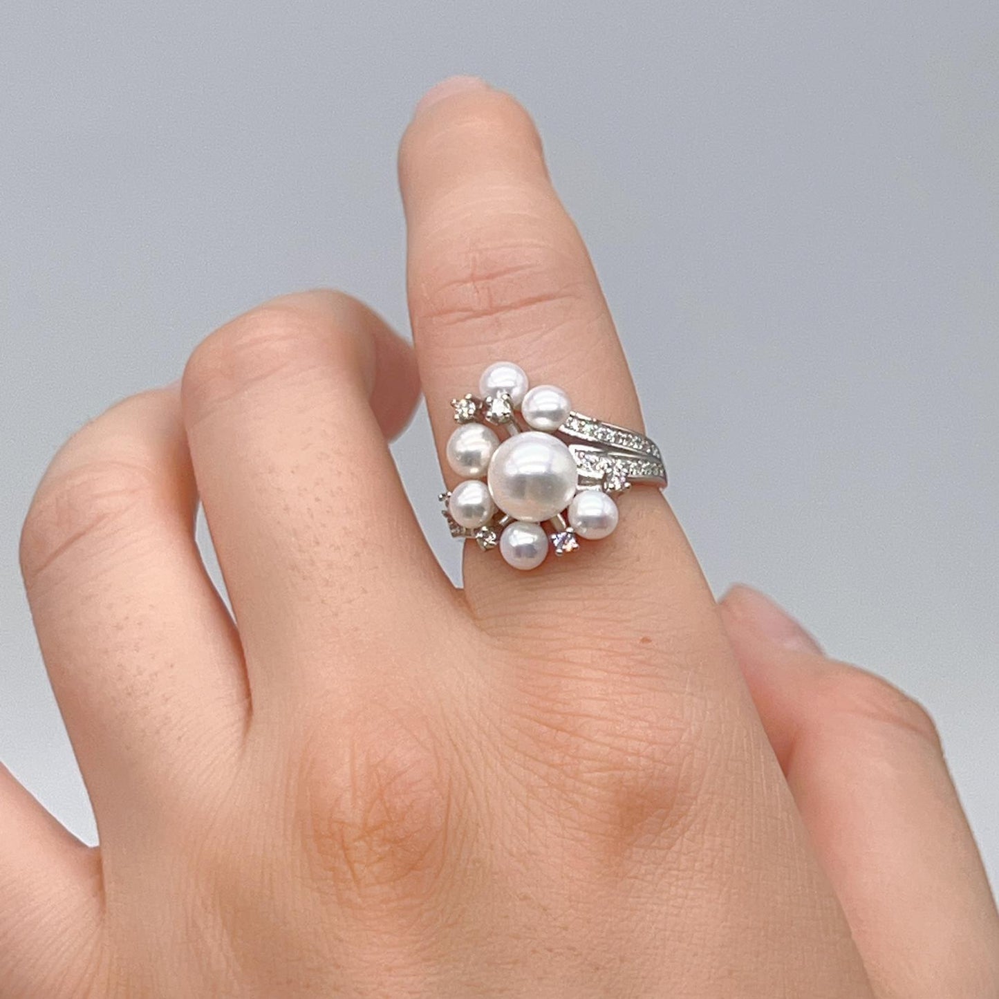 Antique Impression. Multi-pearl Ring and Earring Set in Silver 925. Ribbon & Snowball