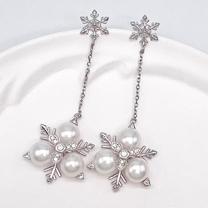 Contemporary Cocktail. Earring and Ring of Pearl Set in Silver 925. Triangular Snowflake
