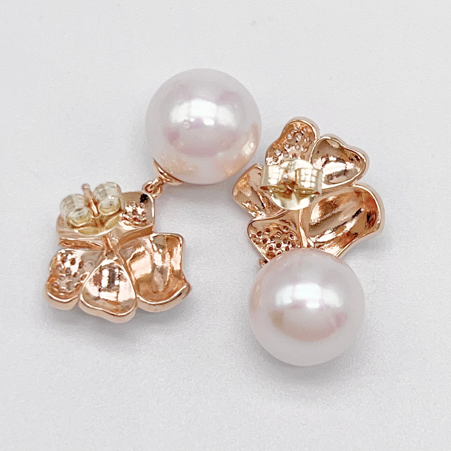Contemporary Cocktail. Top Quality Pearl Earring and Necklace Set in Silver 925.  White Azalea