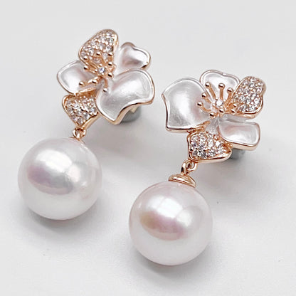 Contemporary Cocktail. Top Quality Pearl Earring and Necklace Set in Silver 925.  White Azalea