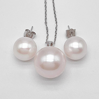 Top Quality Edison Pearl Earring and Pendant Set in 18K gold. White