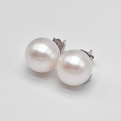 Top Quality Edison Pearl Earring and Pendant Set in 18K gold. White