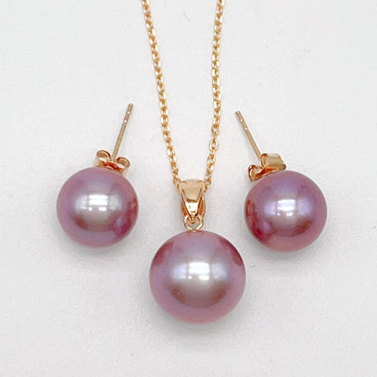 Classic. Top Quality Edison Pearl Earring and Pendant Set in 18K gold.Purple