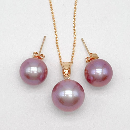 Classic. Top Quality Edison Pearl Earring and Pendant Set in 18K gold.Purple