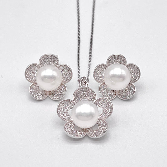 Modern Collection. Earring and Necklace of Pearl set in Silver 925. Azalea Set | White