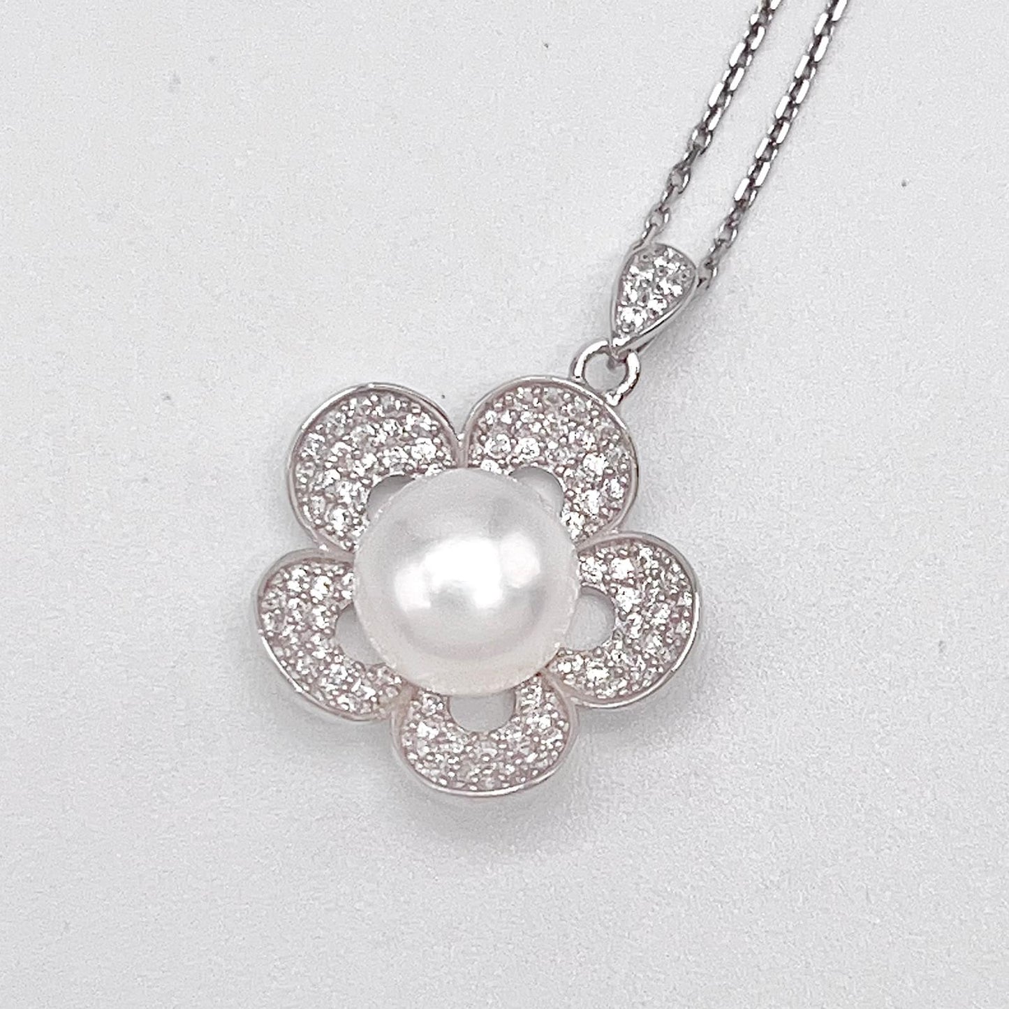 Modern Collection. Earring and Necklace of Pearl set in Silver 925. Azalea Set | White