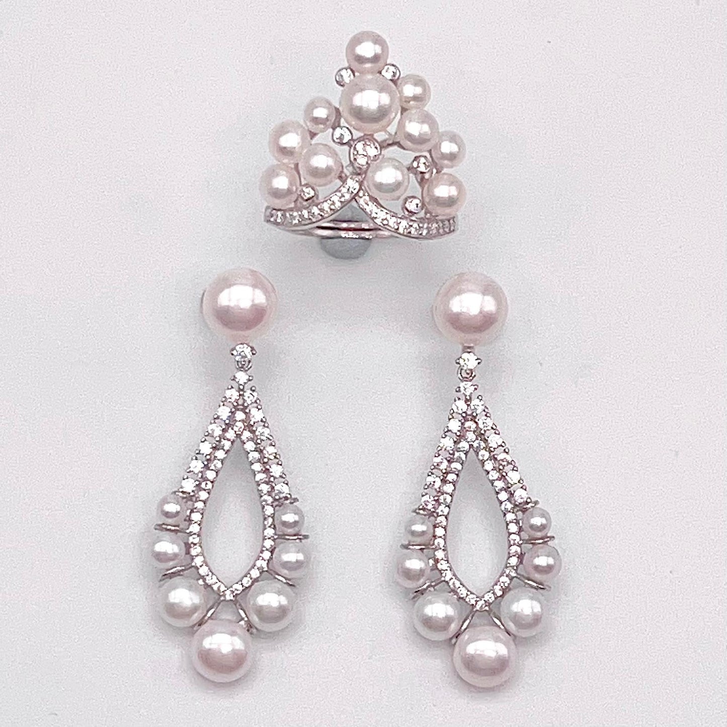 Retro Wind. Freshwater Pearl Earring and ring Set in silver 925. 5 pearl swing & crown ring