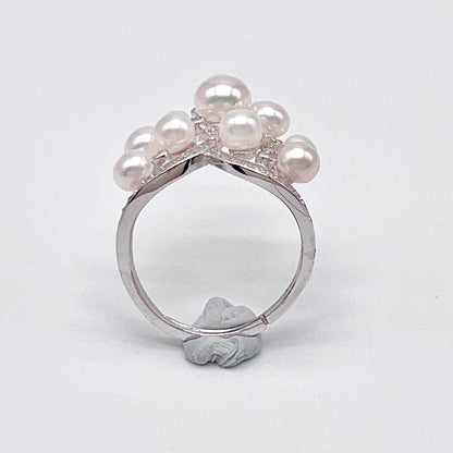 Retro Wind. Freshwater Pearl Earring and ring Set in silver 925. 5 pearl swing & crown ring