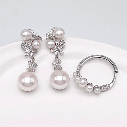 Retro Wind. Freshwater Pearl Earring and ring Set in silver 925. 3 pearl bud & mini crown ring