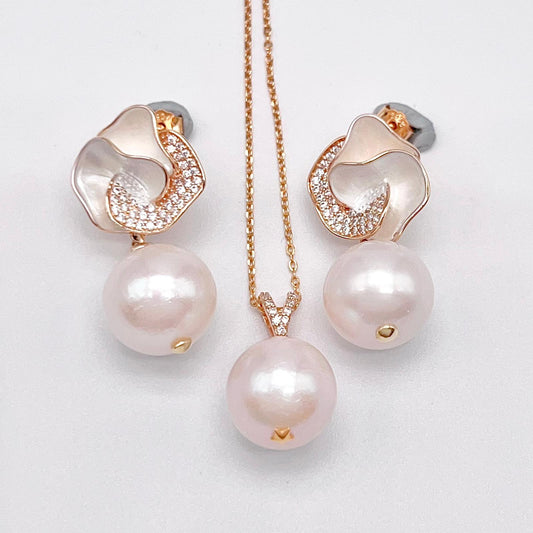 Retro Wind. Freshwater Pearl Earring and pendant Set in silver 925. Silver Flower