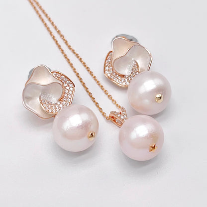 Retro Wind. Freshwater Pearl Earring and pendant Set in silver 925. Silver Flower