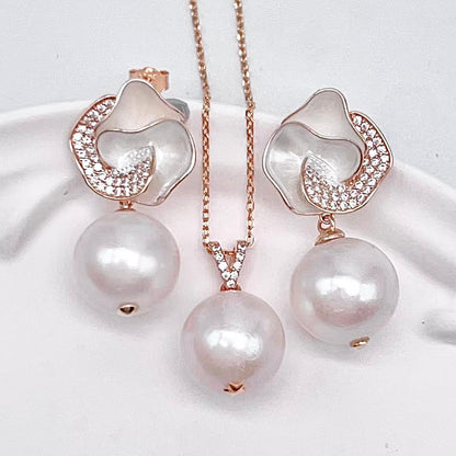 Retro Wind. Freshwater Pearl Earring and pendant Set in silver 925. Silver Flower