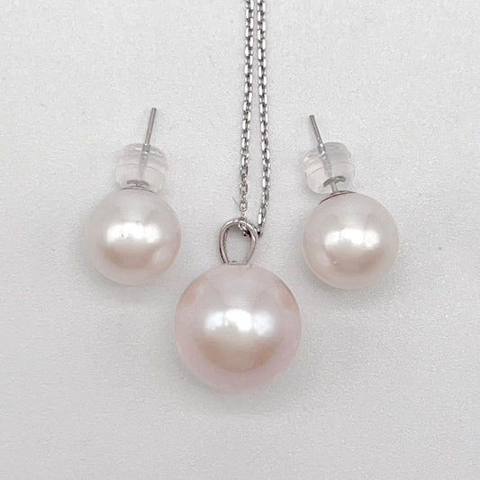Classic. Top Quality Edison Pearl Earring and Pendant Set in PT900. White