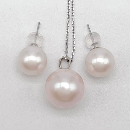 Classic. Top Quality Edison Pearl Earring and Pendant Set in PT900. White