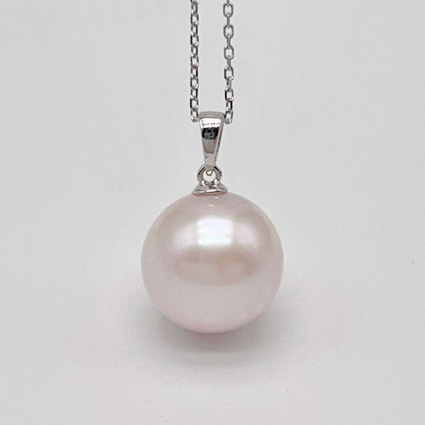 Classic. Top Quality Edison Pearl Earring and Pendant Set in PT900. White