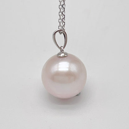 Classic. Top Quality Edison Pearl Earring and Pendant Set in PT900. White