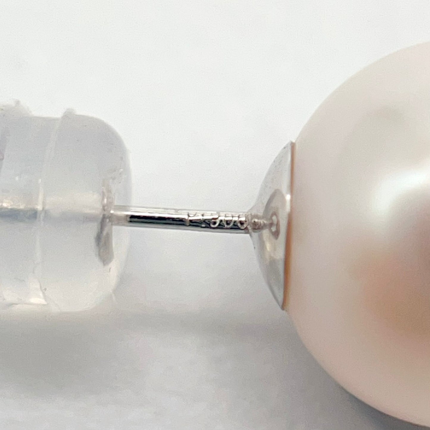 Classic. Top Quality Edison Pearl Earring and Pendant Set in PT900. White