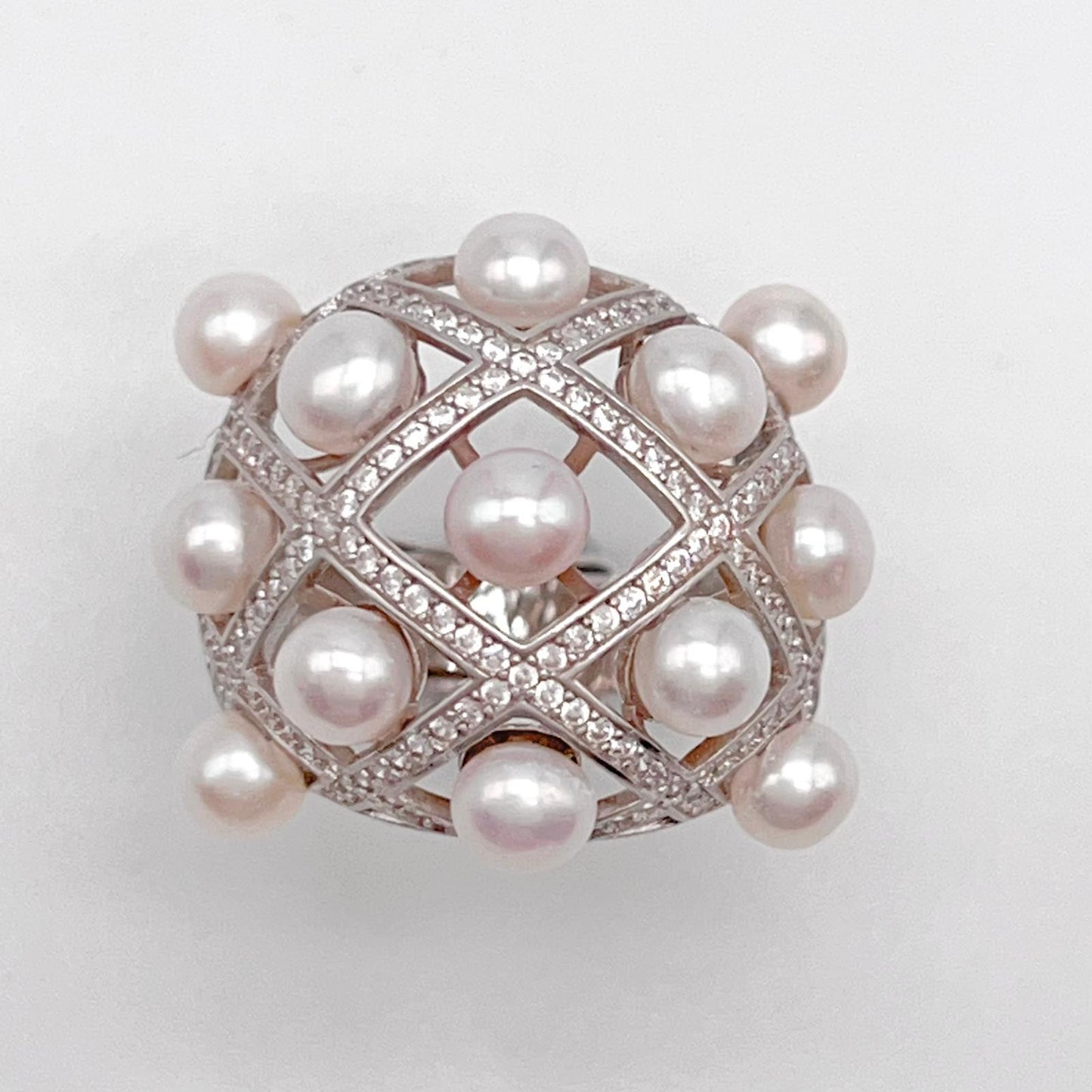 Retro Wind. Freshwater Pearl ring in silver 925