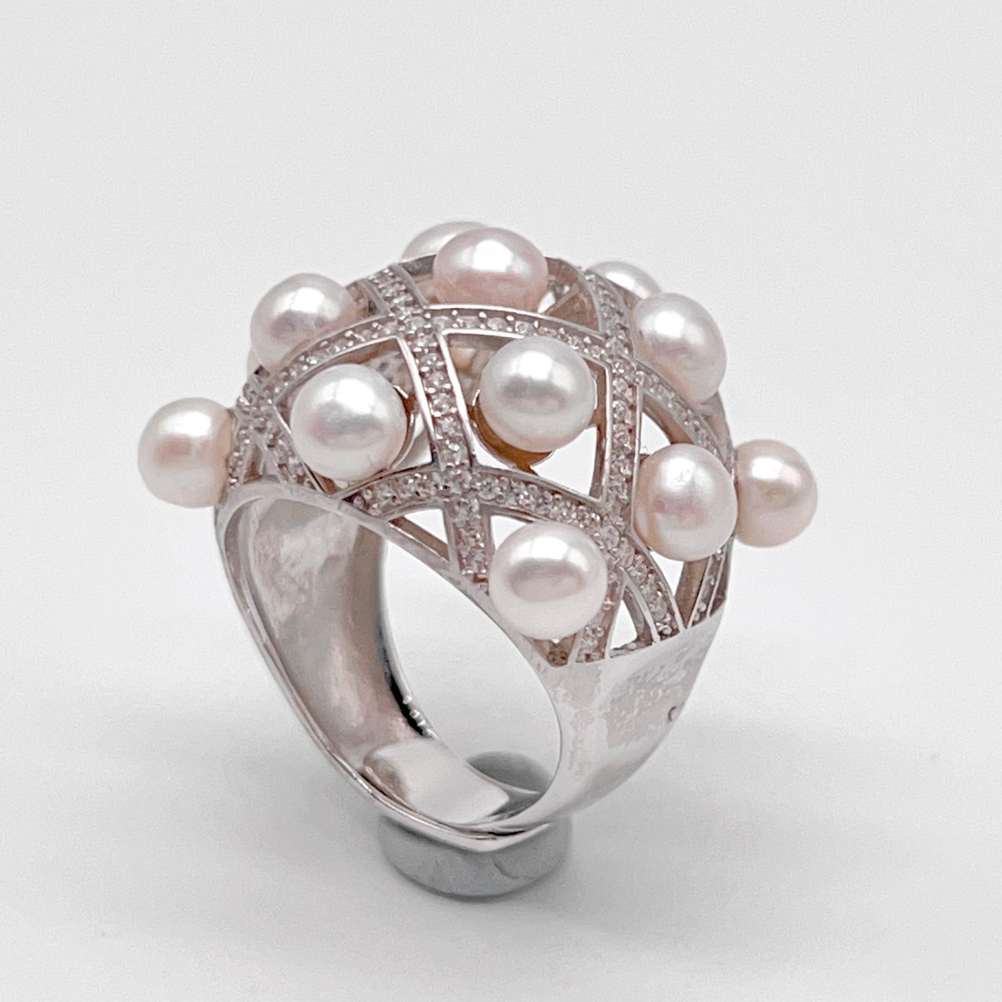Retro Wind. Freshwater Pearl ring in silver 925